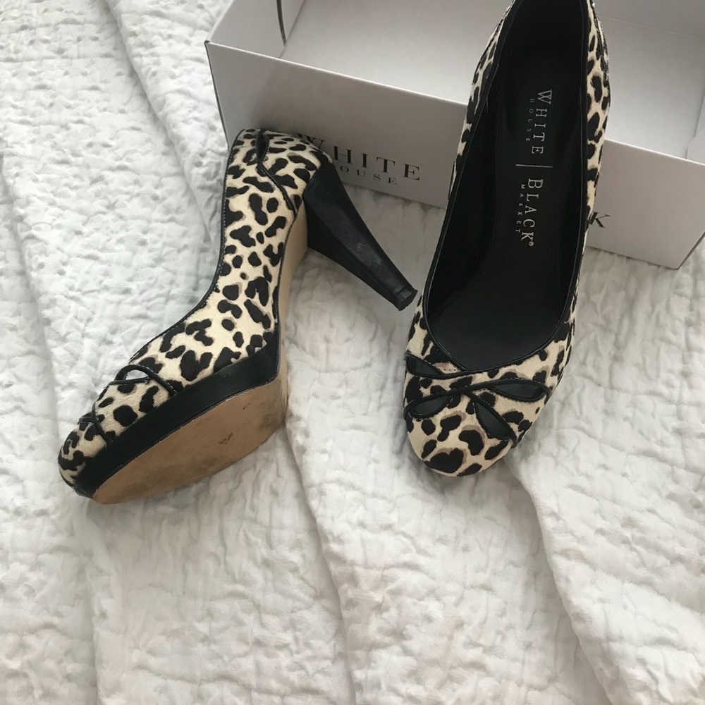 Animal fur 6.5 White House black market heels
